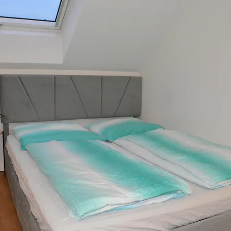 Modernes Dachgeschoss 아파트
